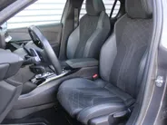 Peugeot 208 1.2 PureTech GT Pack | Stoelverwarming | Pano dak | Camera | Cruise adapt. | Dodehoek detectie | 17' LM | Navi | Clima | Leer/alcantara sportstoelen |