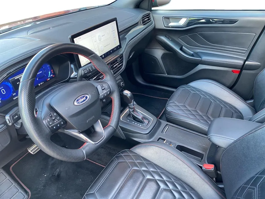 Ford Focus 1.0 EcoBoost Hybrid ST Line Vignale automaat 155PK | NL-Auto | Dealer onderhouden | Driver assistancepack | Winterpack | Panoramadak | 18' Lichtmetaal | Adaptive cruisecontrol | Dodehoekdetectie | Leer bekleed |