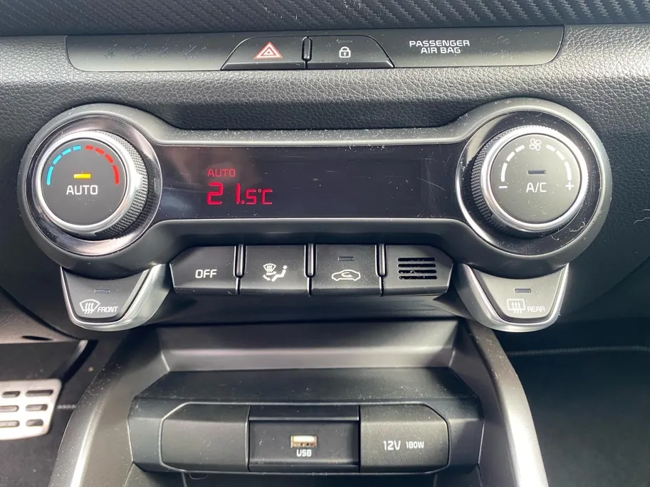 Kia Stonic 1.0 T-GDi MHEV GT-PlusLine | AUTOMAAT | Climate control | Dodehoekdetectie | Stoelverwarming en ventilatie | 17 inch lichtmetalen velgen | Navigatie | Parkeercamera | Elek.  schuif/kanteldak |