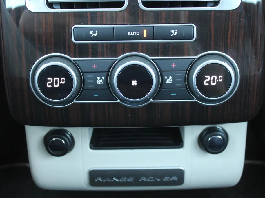 Land Rover Range Rover 4.4 SDV8 Autobiography | Uniek 4.4 V8 | Nieuwstaat | Elek. trekhaak | Luchtvering | Stuur-/voorruit-/stoelverwarming + ventilatie | Massage-/geheugenstoelen | Leer | Schuifdak | 360 Camera | 21' LM |