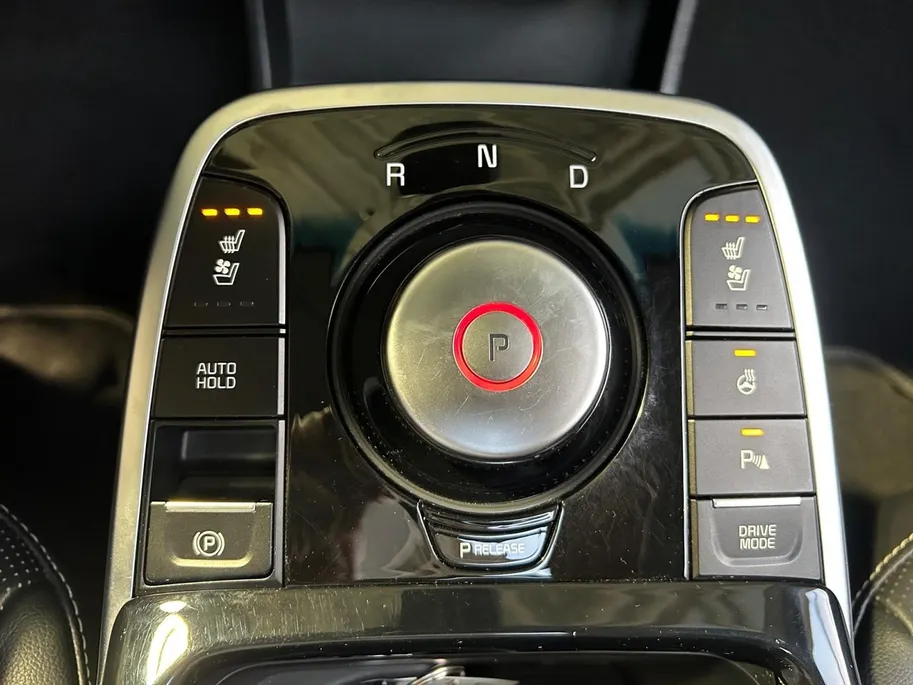 Kia e-Niro ExecutiveLine 64 kWh | Warmtepomp | Trekhaak Afneembaar + 13-Polige Stekker | Elektrisch verstelbare Voorstoelen | Bestuurdersstoel + Geheugen | Elektrisch Bedienbaar Schuif / Kanteldak | Stoelverwarming + Stoelkoeling | Stuurverwarming | JBL Geluidsinsta