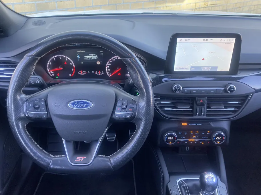 Ford Focus 2.3 EcoBoost ST-3 Performance 280 pk Performance Pack - Recaro Sportstoelen - Panoramadak - Adaptieve LED verlichting Trekhaak
