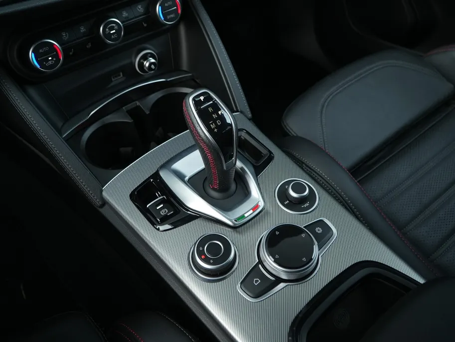 Alfa Romeo Stelvio 2.0 Turbo 280 PK AWD Competizione | Veloce | Pano | Harman | 21'