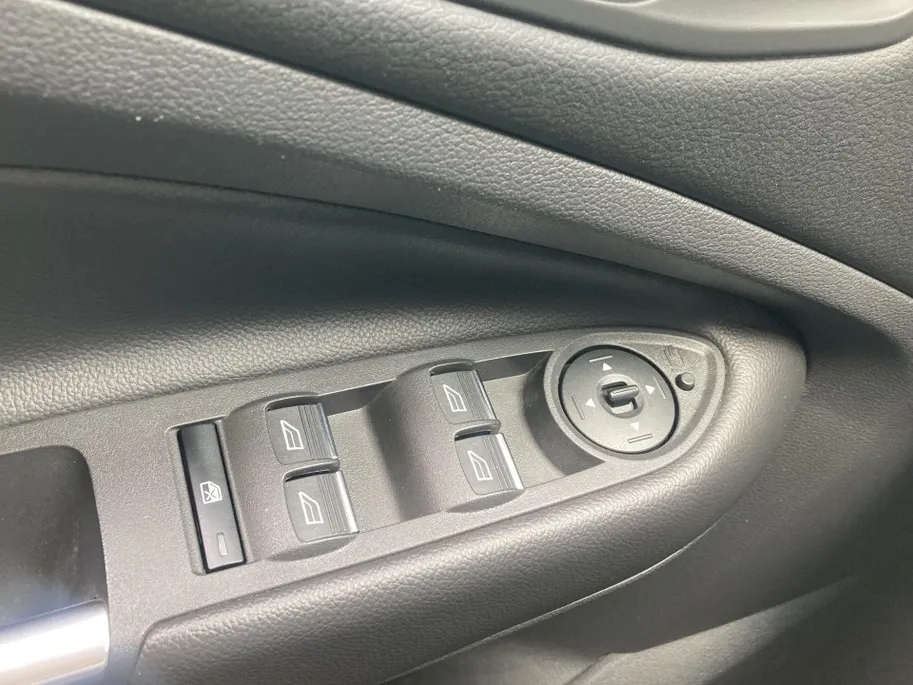 Ford Kuga 1.5 EcoBoost 120 pk Trend Ultimate Groot Navi - Trekhaak - Voorruitverwarming