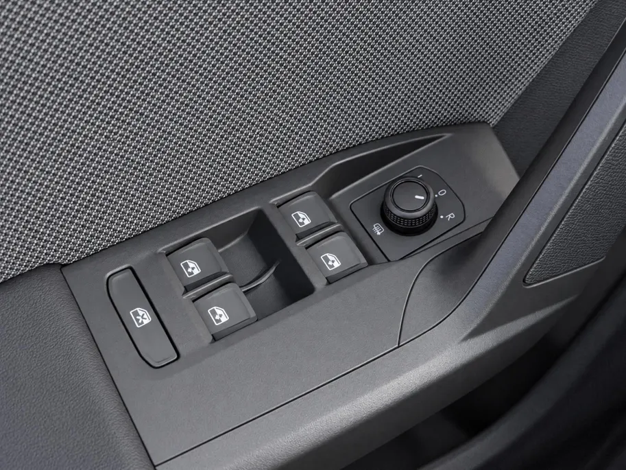SEAT Leon Sportstourer FR Business 1.5 eHybrid 150 kW / 204 PK Station | Panorama dak | Matrix lichten | Metallic Lak | Herwaardering!!