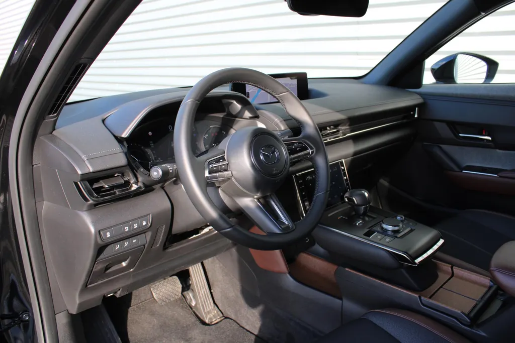Mazda MX-30 e-SkyActiv R-EV 170 Advantage Industrial | Stoelverwarming | HUD | Dodehoek detectie | Elek. stoelverstelling | LED | 18' LM | Camera |