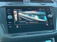 Volkswagen Tiguan 1.4TSIeHybrid/150PK R-Line Business+ · Panoramadak · Leder · Trekhaak · Camera · Apple/Android Car Play