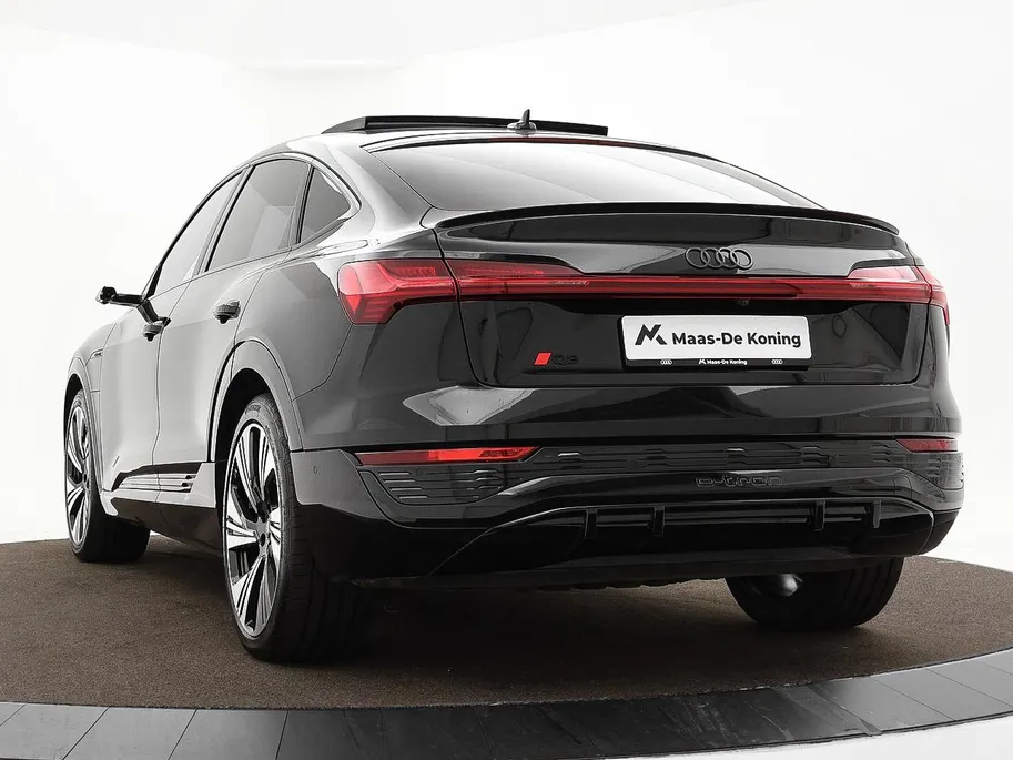 Audi Q8 Sportback e-tron 55 quattro S Edition 408pk / 115 kWh · SOH 93,6% · Panoramadak · 360 Camera · Luchtvering · Keyless · 360 Camera · Keyless · Matrix LED · 22'Velgen ·