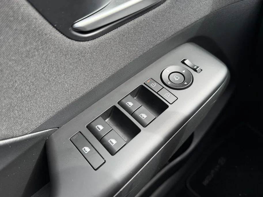 Hyundai Kona 1.6 GDI HEV Comfort Smart | Navigatie| Stoel/Stuurverwarming| Elektrische achterklep| Achteruitrijcamera| Parkeersensoren v+a |