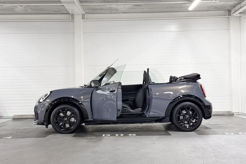 MINI Cooper Cabrio S John Cooper Works