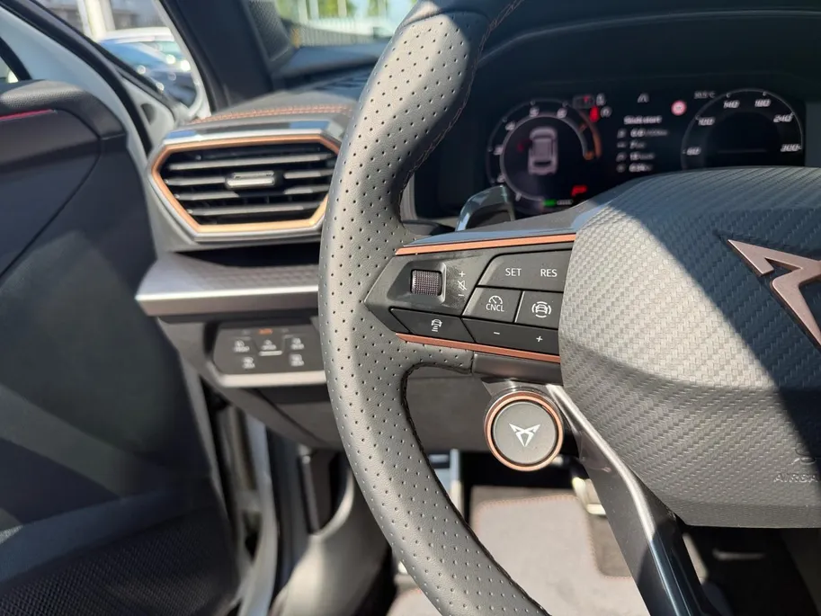 CUPRA Formentor 1.5 TSI e-Hybrid Business Stoel & Stoelverwarming | Camera | Apple Carplay & Android Auto | Automatische Achterklep | Adaptieve Cruise Control | 12 Maanden BOVAG Garantie
