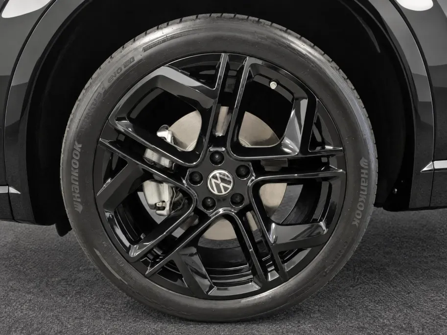 Volkswagen Tiguan 1.5 272pk DSG eHybrid R-Line Edition · Panoramadak · 360 Camera · Wegklapbare Trekhaak · Massage · Black style · 20'' Inch · Garantie t/m 22-06-2030 of 100.000km