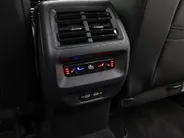 Volkswagen Tiguan 1.5 eHybrid 204pk DSG R-Line Edition · Panoramadak · 360 Camera · Inklap. Trekhaak · Matrix LED · Stuur- & Stoelverwarming + Massage · Achterbank verwarmd · Garantie t/m 09-10-2030 of 100.000km