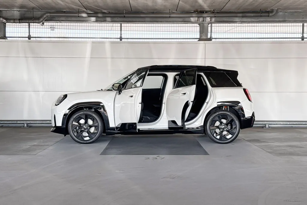 MINI Aceman SE John Cooper Works M 54.2 kWh