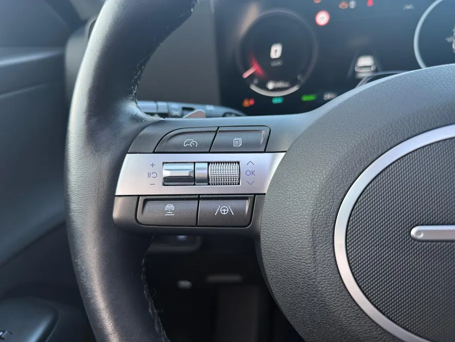 Hyundai Kona 1.6 GDI HEV Premium Sky | 1e Eigenaar | Panoramadak | Stoelkoeling/Verwarming | Elektr. Achterklep | Dodehoek detectie | 360 Camera | Fabrieksgarantie! |