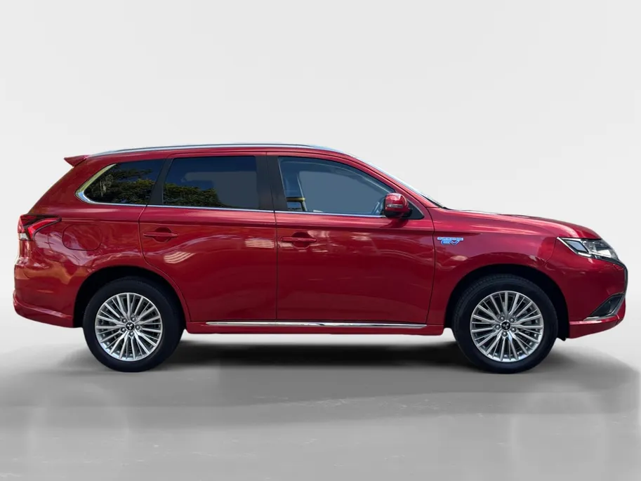 Mitsubishi Outlander 2.4 PHEV Pure+ | Trekhaak | Camera | Stoelverwarming | Cruise |