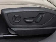 Audi e-tron 55 quattro edition 95 kWh 408pk · Panoramadak · 360 Camera · Afneembare Trekhaak · Lederen Bekleding · Elek. Stoelen + Geheugen Bestuurder ·