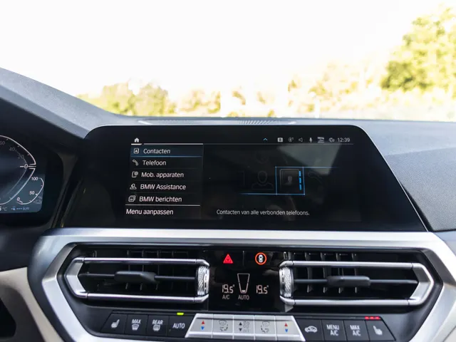 BMW 3 Serie Touring 330e Business Edition Plus M-Pakket  / Pano dak