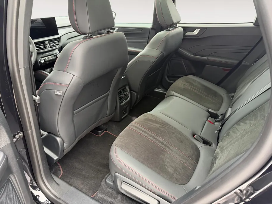 Ford Kuga 2.5 PHEV ST-Line X | NL Auto | Elec Trekhaak | Panorama Dak | Winterpack | Technology Pack | Matrix Led Koplampen | B&O Audio | 19 Inch LM Velgen |