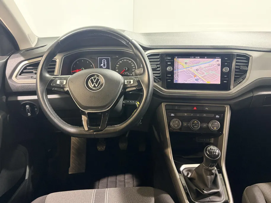 Volkswagen T-Roc 110PK TSI Style | Trekhaak 1300KG Trekgewicht | Navigatie | Cruise Control Adaptief | Climate Control | Camera | Parkeersensoren | Lichtmetalen Velgen | Armsteun |