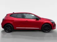 Renault Clio 90PK TCe GPF Techno | 9,3' Navi | Climate Control | Digital Cockpit | Camera | Parkeersensoren | Apple CarPlay/Android Auto | Full LED | Lichtemetalen Velgen | Licht & Regen Sensor |