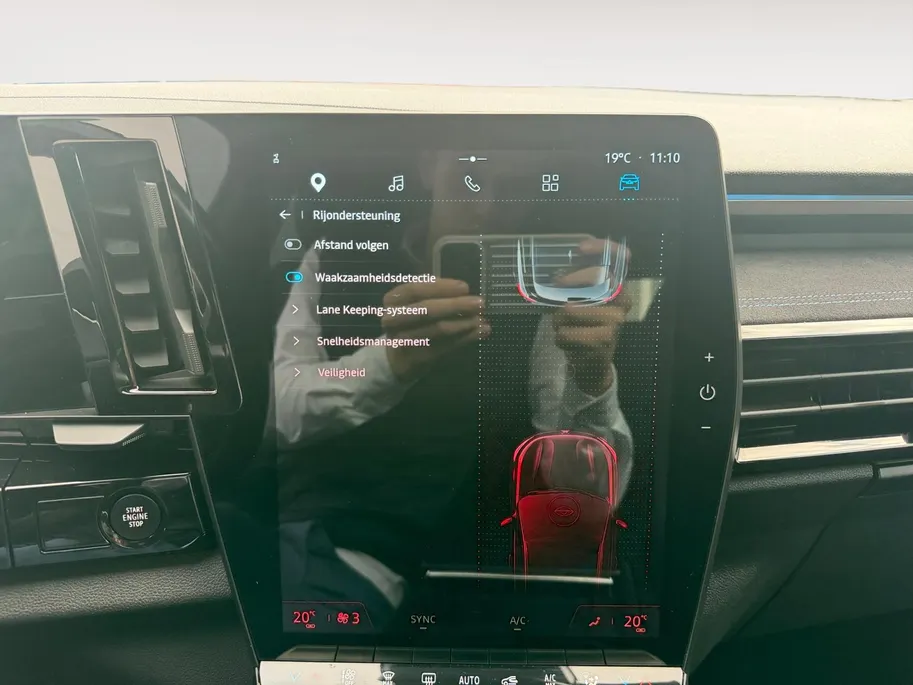 Renault Austral 1.2 E-Tech full hybrid 200 iconic | Cruise & Climate Control | Camera | Navigatie | Apple Carplay & Android Auto | Parkeersensoren | LMV | 12 Maanden BOVAG Garantie