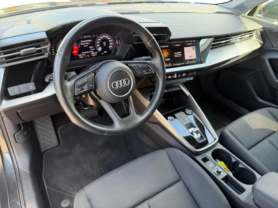 Audi A3 Limousine 30 TFSI Advanced edition | Automaat | Trekhaak | Cruise Control | All Season Banden | Climate Control | Verwarmbare Voorstoelen | Parkeersensoren Achter | Navigatie | Bovag Garantie