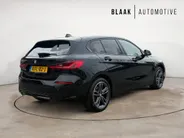 BMW 1 Serie Limousine 118i Sport Line Apple/Android draadloos | Automaat | Climate Con