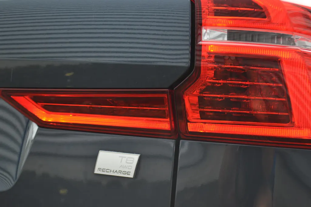Volvo XC60 T8 PLUG-IN HYBRID AWD ULTIMATE