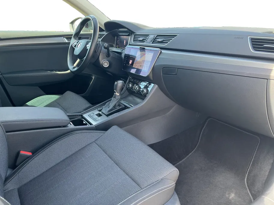 Škoda Superb Combi 1.4 TSI iV Business Edition Plus | Uniek lage km-stand | 360 camera | Adaptieve Cruise Control | Stoel- en stuurverwarming