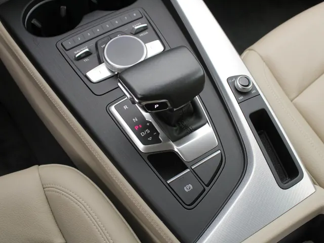 Audi A4 Limousine 35 TFSI Design Pro Line Plus | Navi | Digital dash | Leder | Schuifdak | Cruise