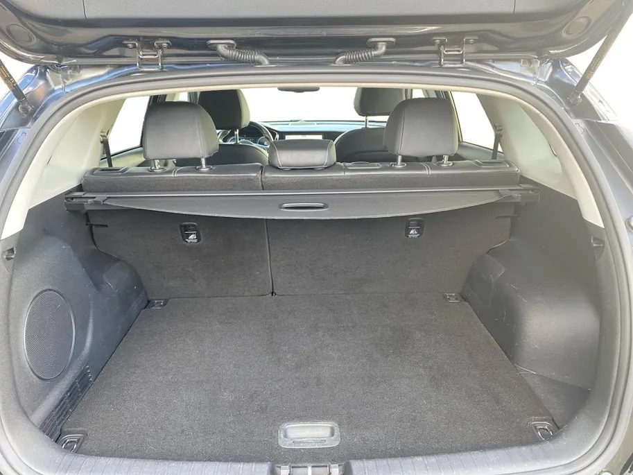 Kia e-Niro ExecutiveLine 64 kWh | Climate control | Leder | Stoel + stuurverwarming en ventilatie | Schuif/kanteldak | Navigatie | 17 inch LM-velgen | Keyless | SOH 97% |