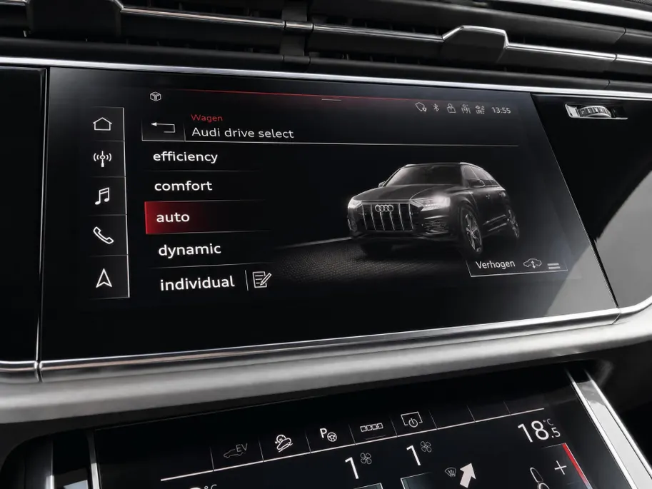 Audi Q7 55 TFSIe 280kW/381PK quattro S Line · Panoramadak · Trekhaak · Luchtvering · 360gr camera · Dodehoeksensor · 21'' · Servosluiting · Adaptive Cruise Control ·