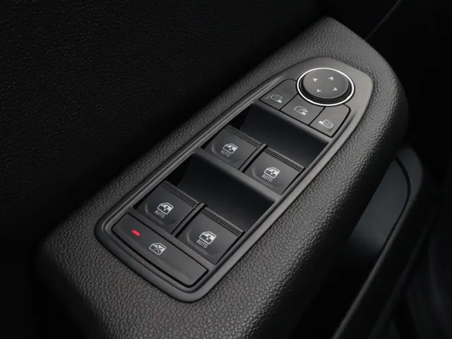 Mitsubishi Colt 1.6 HEV Intense+ Adaptive Cruise | Keyless | All Seasons