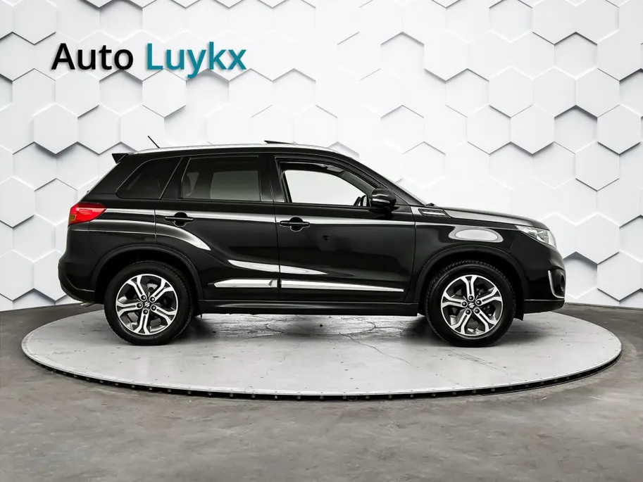 Suzuki Vitara 1.6 High Executive | Panoramadak | Adaptieve Cruise Control | Trekhaak