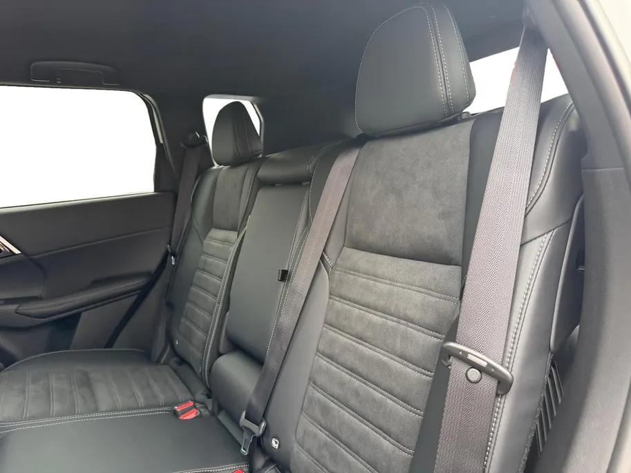 Mitsubishi Outlander 2.4 PHEV Intense + | Modeljaar 2026 | 6000 EURO Korting | Direct leverbaar | Rondom camera | Stoel stuur verwarming |