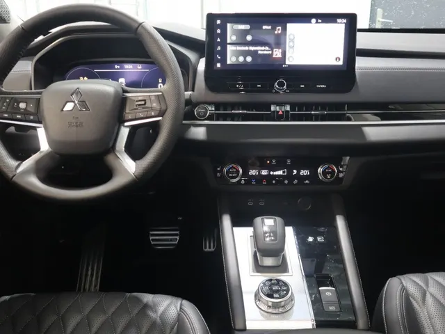 Mitsubishi Outlander 2.4 PHEV Instyle Trekhaak | Panodak | Adaptive Cruise | All Seas