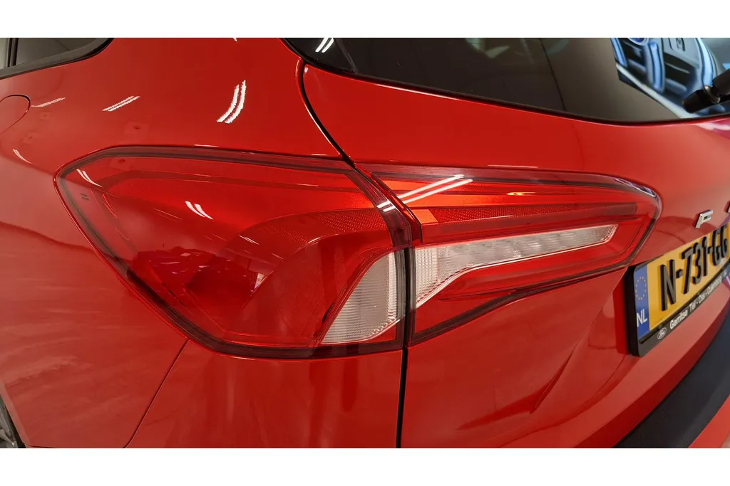 Ford Focus Wagon 1.0 EcoBoost 125PK Hybrid ST Line Business | Winter Pack | Achteruitrij camera | NL Auto |