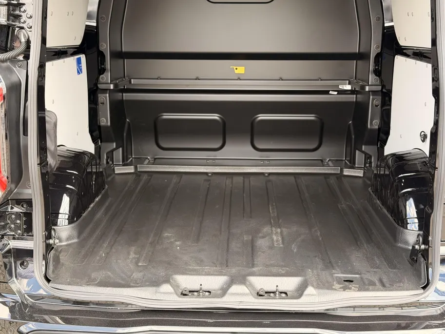 Ford E-Transit Custom L2H1 MS-RT 71 kWh 286 PK Dubbele Cabine UIT VOORRAAD I INKLAPBARE TREKHAAK I DRIVER ASSIST PACK ULTIMATE I DUBBELE ZIJSCHUIFDEUREN I FULL LED-KOPLAMPEN I APPLE CARPLAY / ANDROID AUTO I