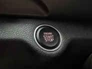 Kia Stonic 1.0 T-GDi MHEV DynamicPlusLine | Apple Carplay / Android Auto | Navigatiesysteem | Stoel + Stuurverwarming | Licht + Regensensor | Parkeersensoren + Camera Achter | Cruise Control | 16' Lichtmetalen Velgen