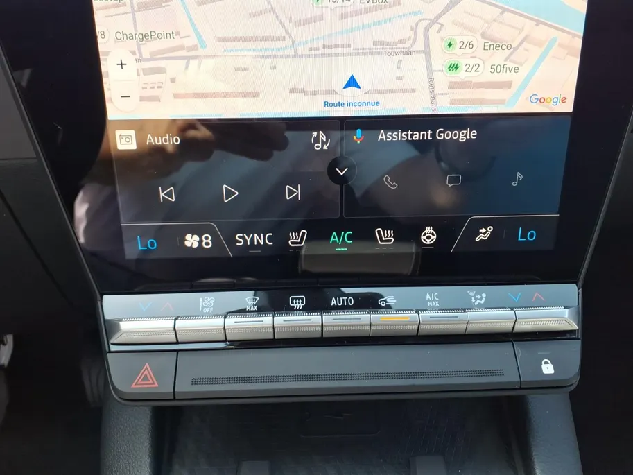 Mitsubishi Eclipse Cross Business Edition 87 kWh Apple Carplay/Android Auto , electronic climate controle , navigatiesysteem , stof/kunstlederen bekleding , voorstoelen verwarmd , warmtepomp.