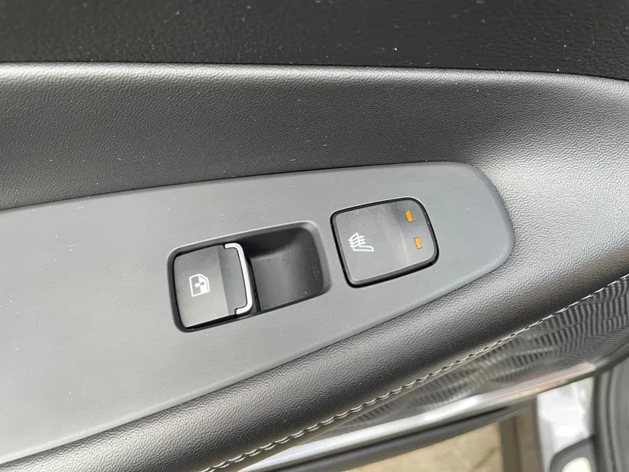 Hyundai Santa Fe 1.6 T-GDI HEV Premium 7p. | Lederen bekleding| Stoelverwarming/koeling| Stuurverwarming| Elektrische achterklep| Trekhaak| 1650 KG trekgewicht|