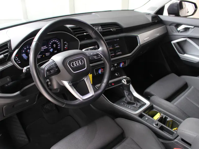 Audi Q3 35 TFSI Business Edition Android auto /  Apple Carplay | Climate Control | Cruise Control | Stoelverwarming