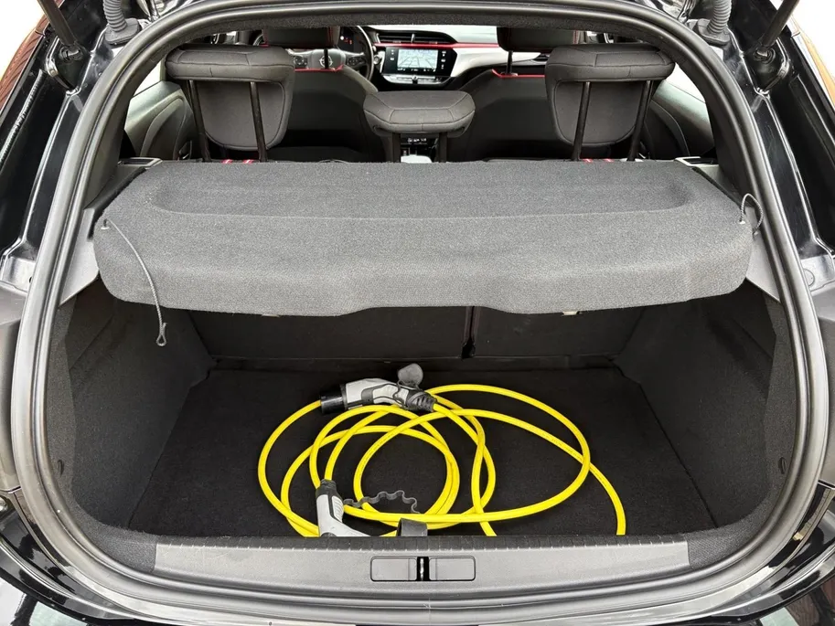 Opel Corsa-e GS Line 50 kWh | Navigatie | Cruise Control | Apple Carplay/Android Auto | Achterruitrij Camera | Lichtmetalen Velgen |
