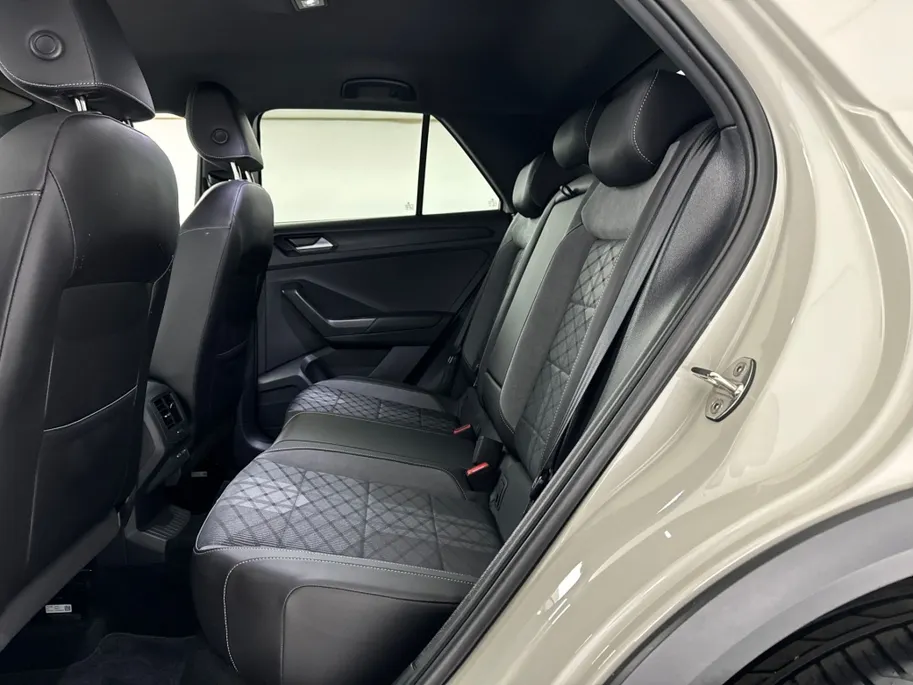 Volkswagen T-Roc 1.5 TSI R-Line DSG Automaat | IQ Light | Elektrische Achterklep | Winterpakket