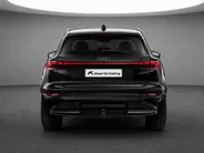 Audi Q6 e-tron S edition 83 kWh 252 PK · Adaptieve luchtvering · Glazen panoramadak · Trekhaak elek. wegklapbaar