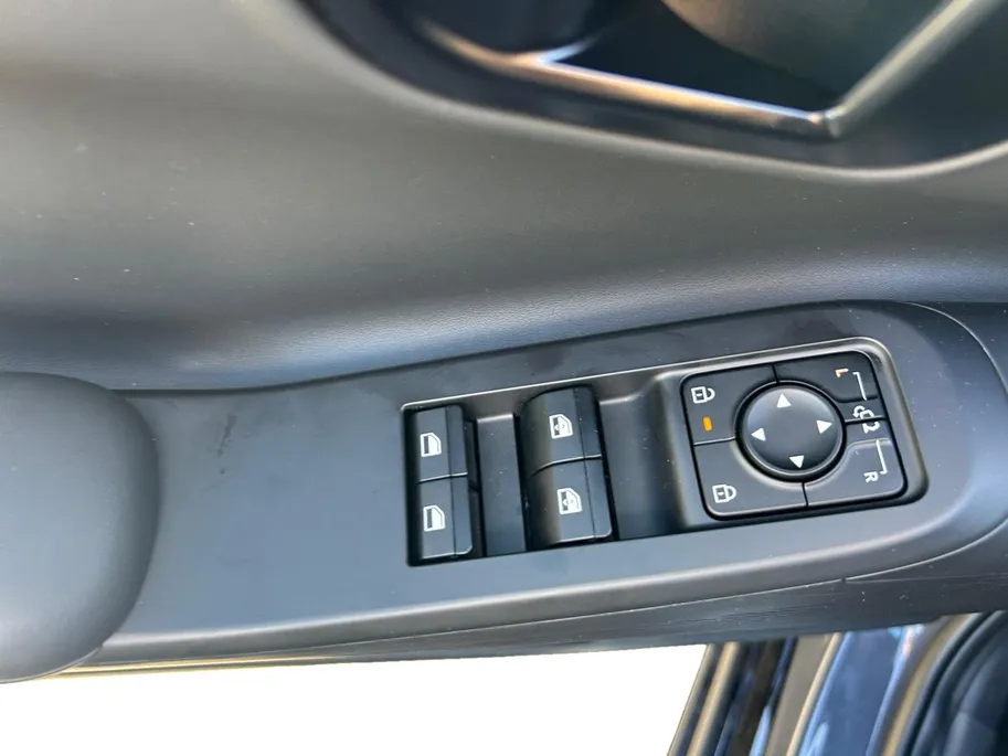Hyundai IONIQ 3 N Line 61 kWh NU NIEUW TE BESTELLEN BIJ ZEEUW&ZEEUW ROOSENDAAL, BELDER 37 !!!! LET OP: Prijs is vanafprijs vanaf de Select uitvoering 42kWh niet getoond model!