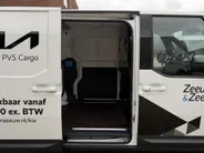 Kia PV5 L2H1 Plus 51.5 kWh | incl. berkentriplex laadvloer | All-season banden | 297 km WLTP-actieradius | Snelladen van 10% tot 80% in 30 minuten | Stoel- en stuurverwarming | Achteruitrijcamera | Draadloos Apple/Android Carplay | Parkeersensoren voor- en achter