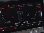 Audi e-tron 55 quattro edition 300kW/408PK 95 kWh · Panoramadak · Trekhaak · Stoelverwarming ·