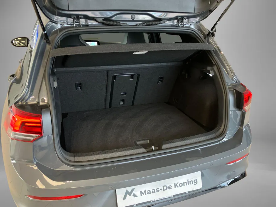 Volkswagen Golf 1.5eTSI/150PK DSG R-Line · Navigatie · Camera + Parkeersensoren · Apple/Android Car Play · 18'' Velgen ·